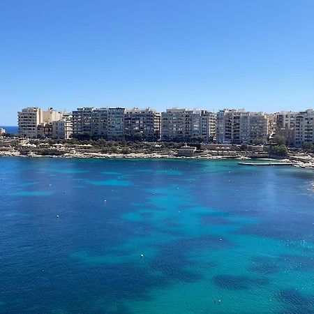 Stunning Beachfront Apartment In St Julians Sliema Buitenkant foto