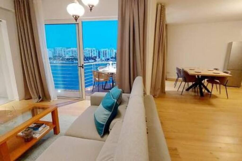 Stunning Beachfront Apartment In St Julians Sliema Buitenkant foto